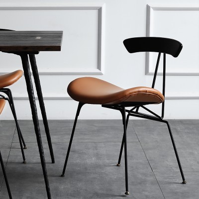 北欧轻奢设计师休闲椅实木LOFT复古铁艺现代简约PU真皮工业风餐椅